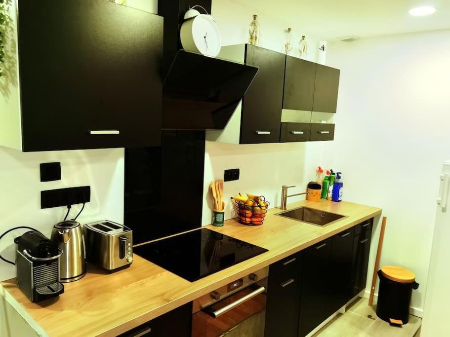Chaleureuse Maisonnette Lyon Meyzieu Exterior foto